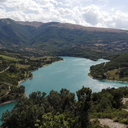 Alloggio per agriturismo Al Respiro Nel Bosco Camporotondo di Fiastrone