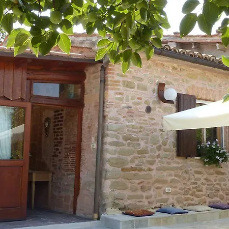Alloggio per agriturismo Al Respiro Nel Bosco Camporotondo di Fiastrone