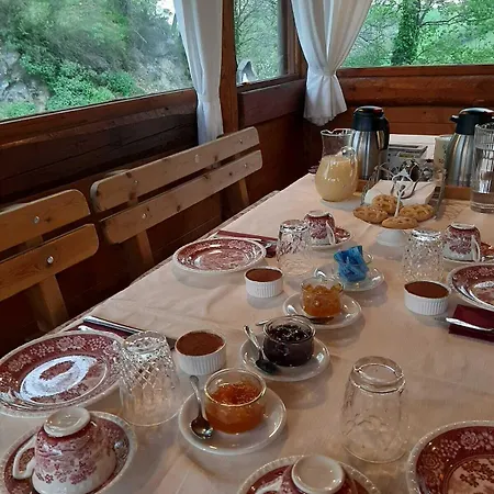 Al Respiro Nel Bosco Farm stay *